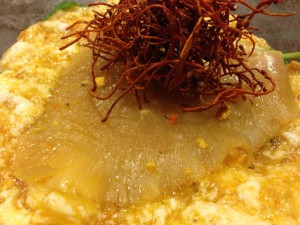 【メイン2】上海蟹とフカヒレの姿煮込み